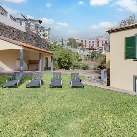 Casa Estufa 25 Garden, Games & Parking Funchal (Madeira)