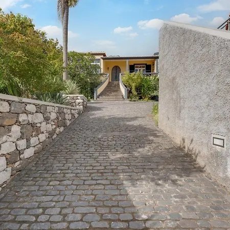 Casa Estufa 25 Garden, Games & Parking Apartment